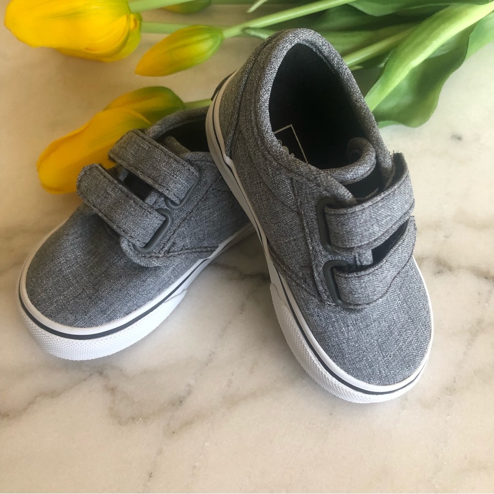 NEW WOT VANS “OFF THE WALL” size 5 Toddler color gray.